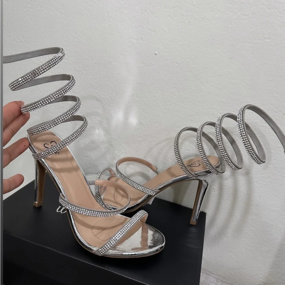 Beautiful heels - Picture 2 of 3